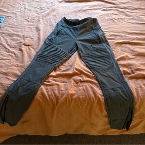 Athleta Headlands Hybrid Moto Tight in Dark Gray